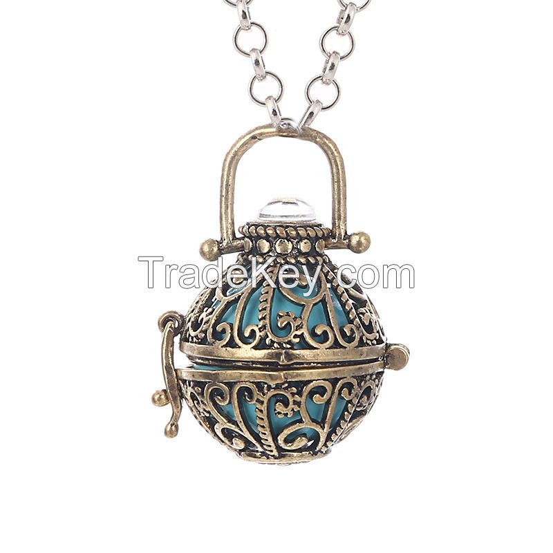  Imitation Jewelry Round Perfume Cage Locket Essential Oil Diffuser Necklace with Pad