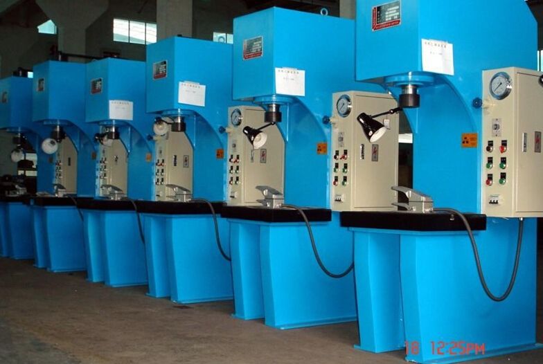 Press machine, hydraulic machine, molding machine