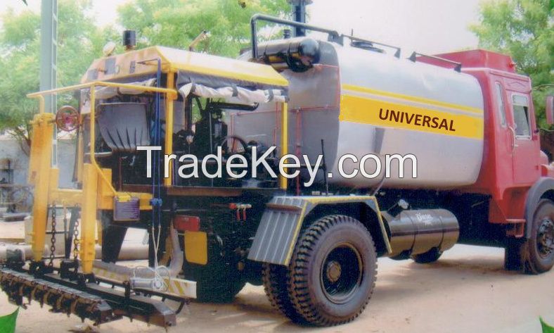 UNIVERSAL make Bitumen pressure distributor