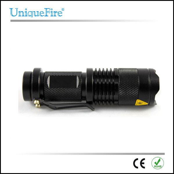 Lumen white aluminum cost-competive adjustable LED flashlight