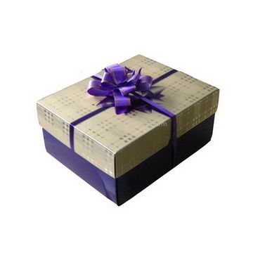 Customized and Recyclable Material Paper Gift Boxes