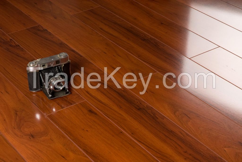 Anti-fading Handscraped laminate flooring 1218*196*8mm