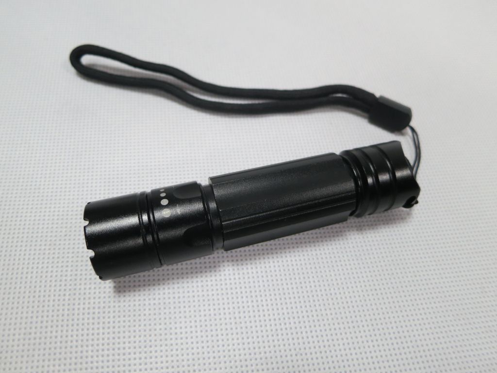 High Quality Foucs Adjustable LED Flashlight