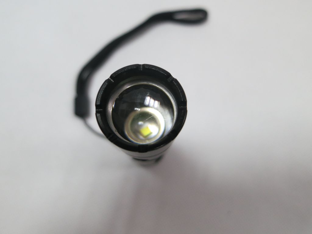 High Quality Foucs Adjustable LED Flashlight