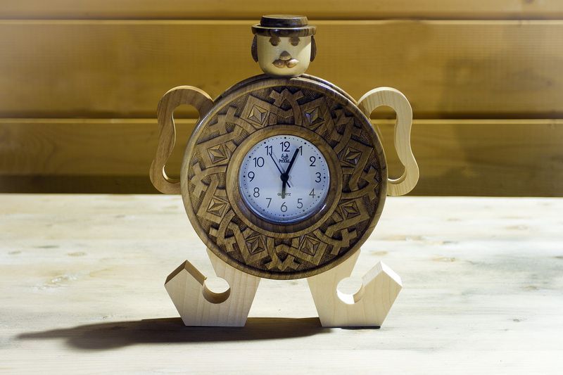 Desk alarm clock in the form of cosak.