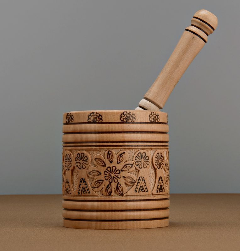 Carved mortar and pestle, Wooden mortar and pestle