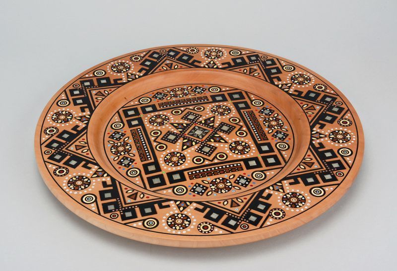 Inlaid wooden plate