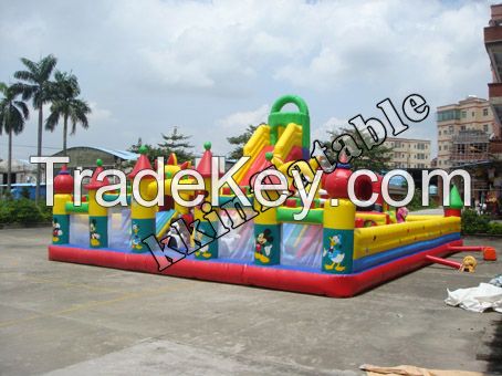 Hot sale gaint PVC Tarpaulin giant kids inflatable amusement park