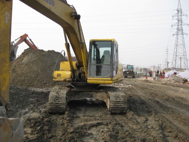 Used Komatsu PC200-6 excavator