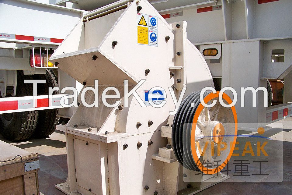 Hammer crusher with simple structure and high crushing ratio