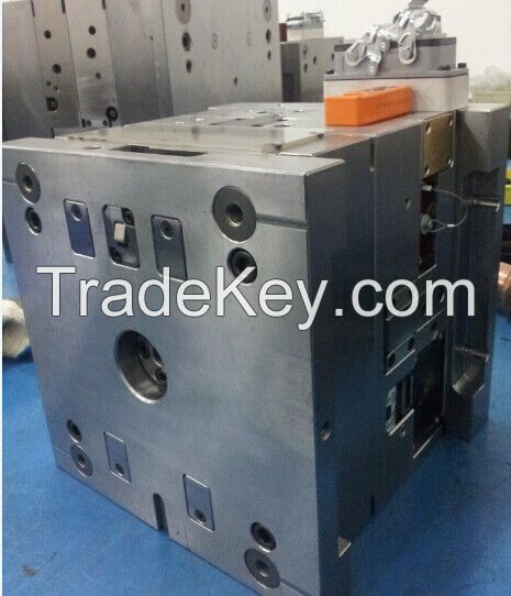 hot runner injection mould