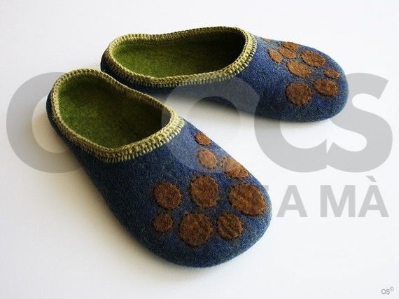 Felt shoes and slippers 