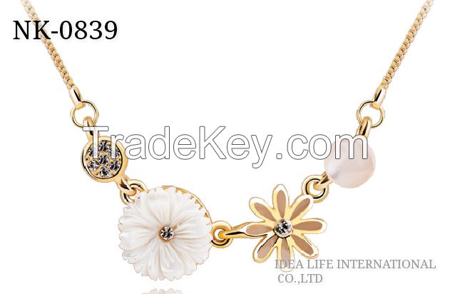 metal enamel flower necklace