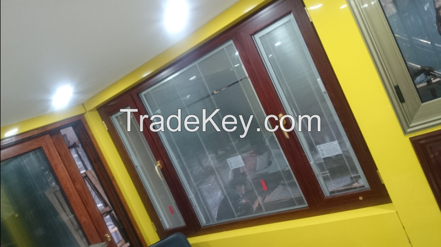 Aluminum casement window