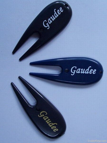 Plastic divot tools