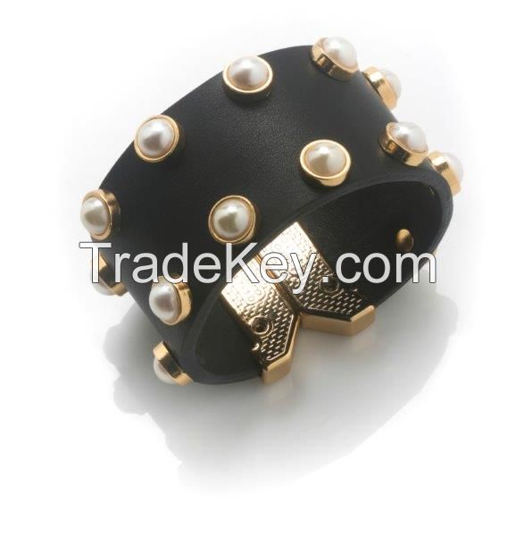 Brazilian Handmade leather bracelet  with acrylic pearls