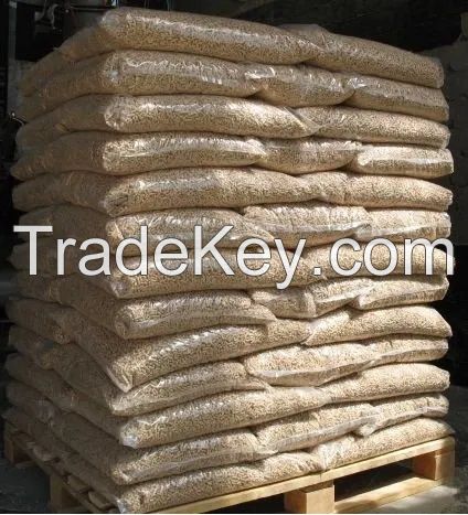 Pine wooden pellets 6 mm in 15 kg bags