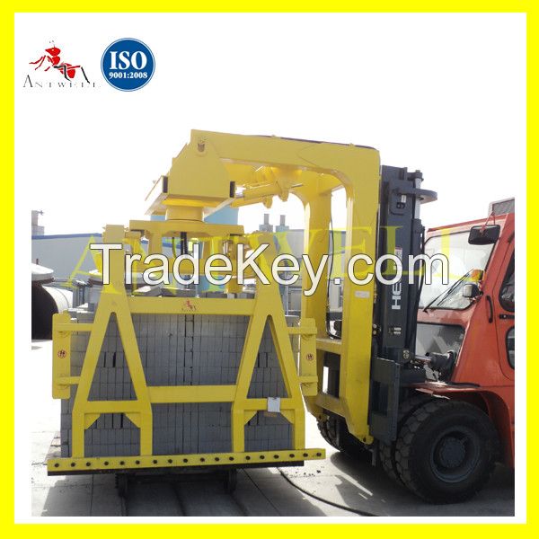 Forklift attachment concrete block clamp