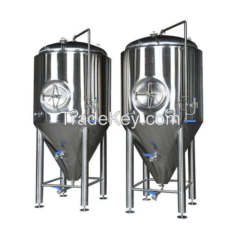 Large capacity beer fermenting/storage brewing tank