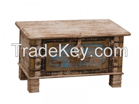 WOODN BLANKET BOX