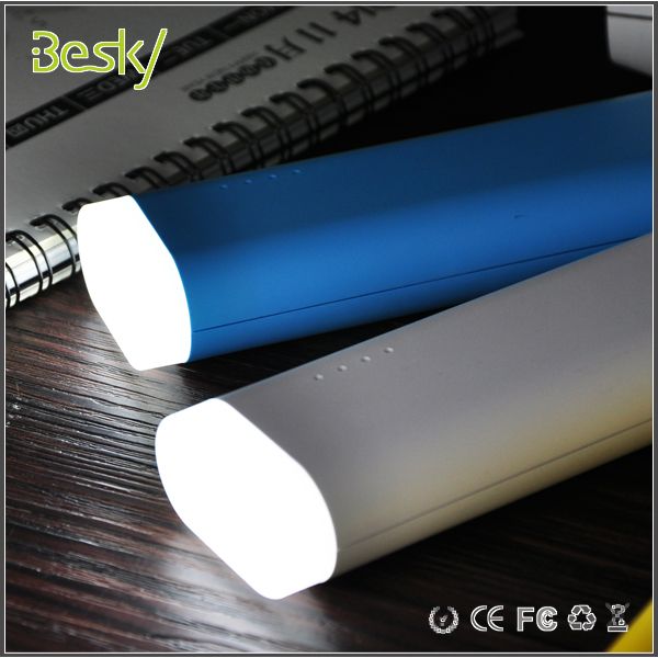 2015 new fasion flashlight power bank 7800mah for mobile phones