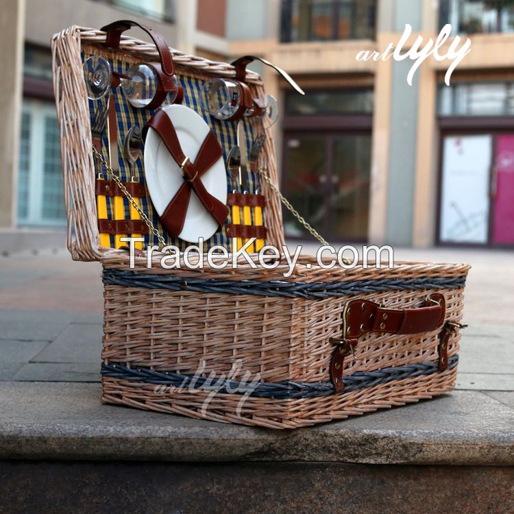 wicker picnic basket items for salle 