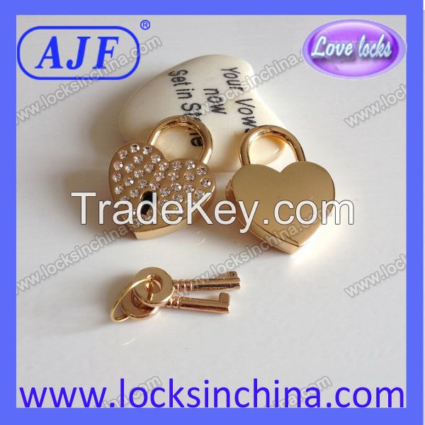 Heart Shaped Love padlock with 36pcs rhinestones