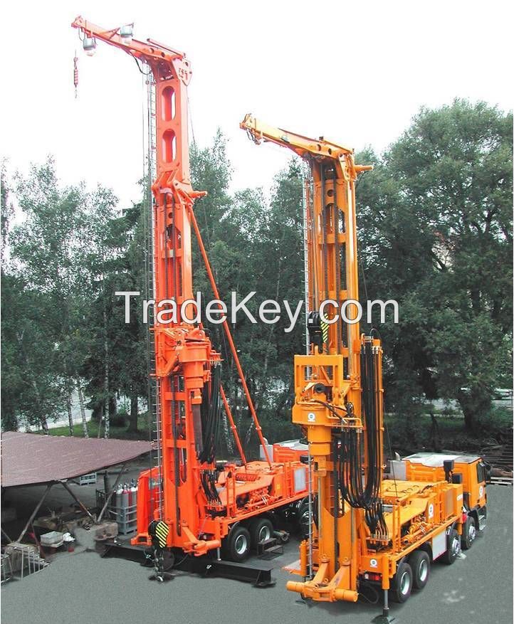 Multifunctional hydraulic drilling rig