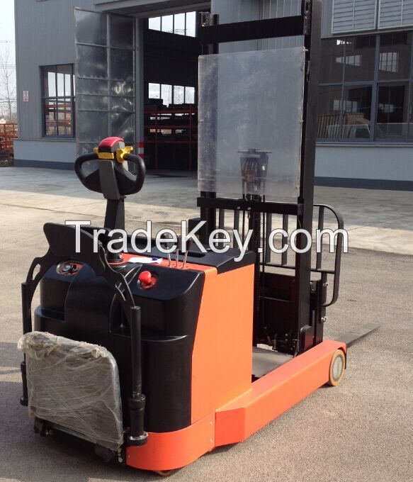 Electric Reach Stacker Q1316