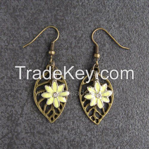 Retro Style brass alloy owls shape hooped earrings