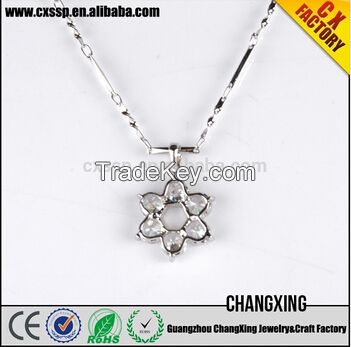 2015 Latest fashion lucky flower white gem necklace