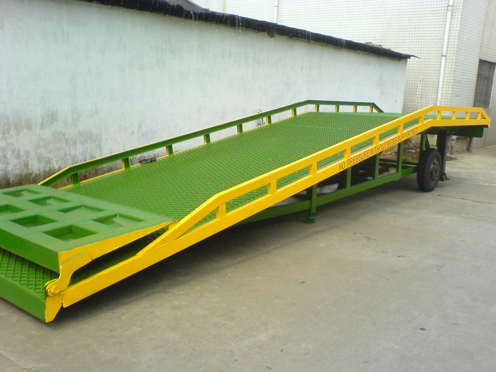 Movable Type Hydraulic Dock Ramp