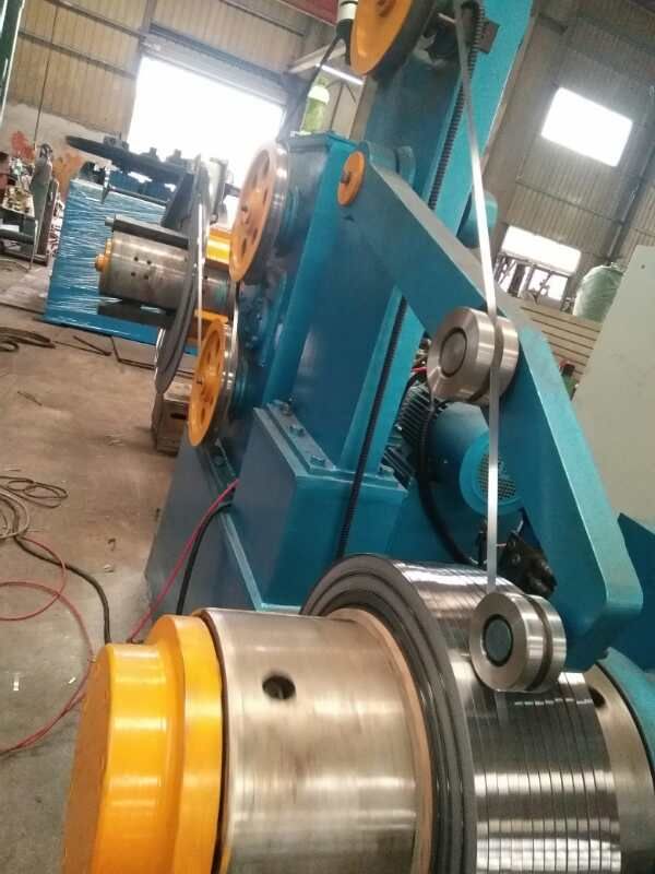 Strip precise rewinding machine