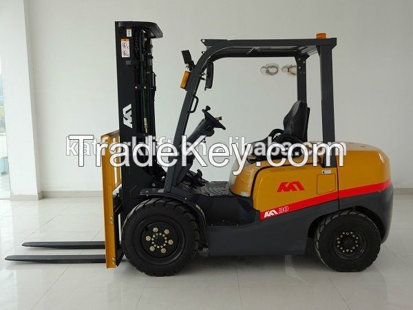 Japanese Mitsubishi, Isuzu engine 2.0 ton diesel forklift truck, in good condition