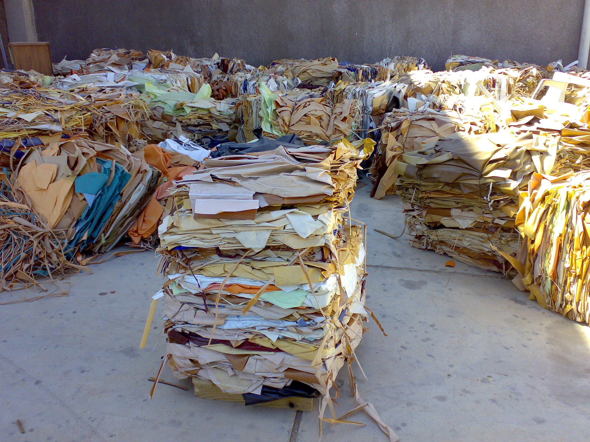 plastic scrap: pvc,pe, pet, etc in large quantity