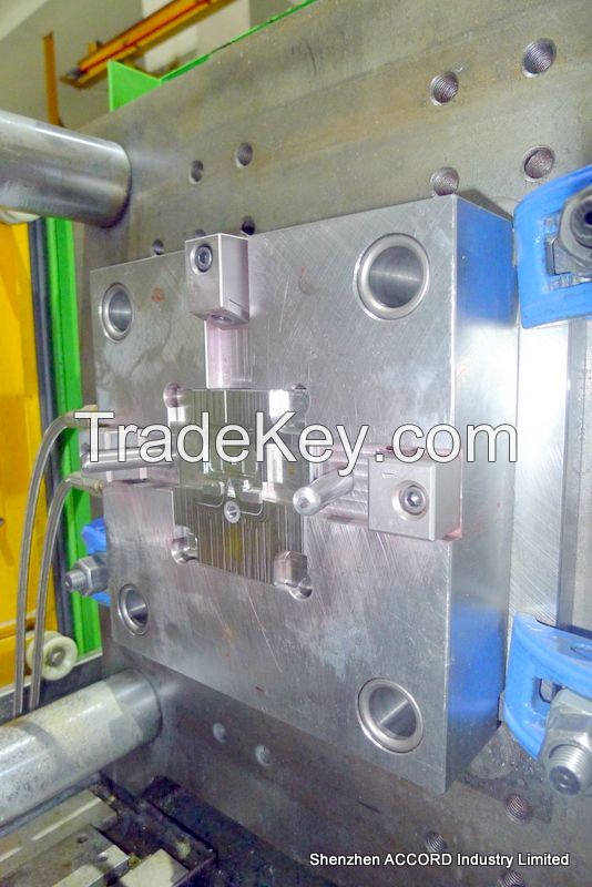 Plastic injection mold