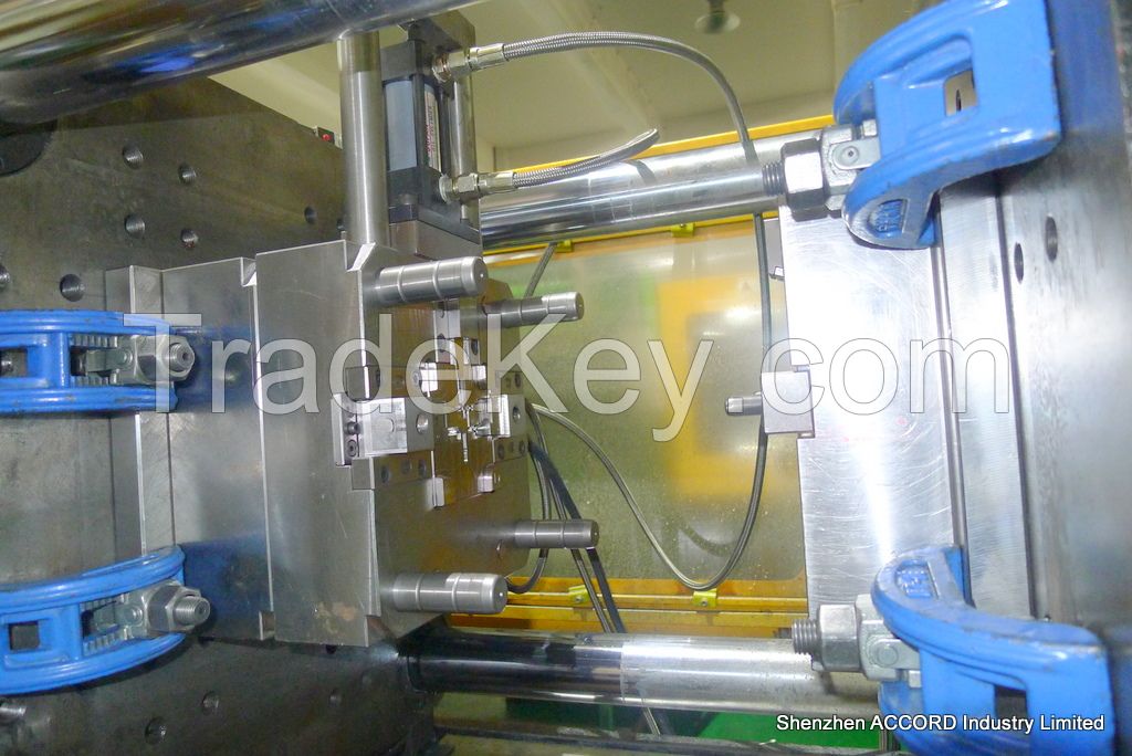 Plastic injection mold