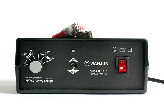 12V/24V Lead-Acid Battery Charger 