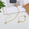 Leaf pendant collarbone chain, women's simple and fashionable pearl necklace