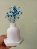 Ribbed flower vase 