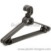 Sell plastic hangers f...