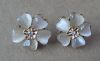 flower stud earring wi...