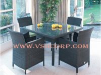 Poly rattan table with glass