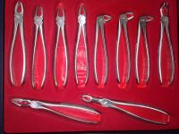 EXTRACTING FORCEPS