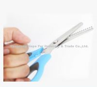 Comfortable rubber handle pinking scissors