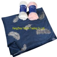 Soft hot stamping flannel blanket polyester throw From China