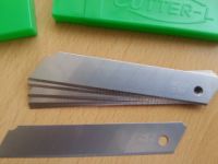 SNAP OFF CUTTER BLADES( LARGE & SMALL)