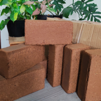 PURE COCOPEAT BLOCK / CLEAN MATERIAL / PLANT-BASED GROWING MEDIA