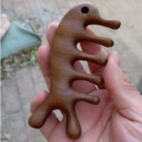 HANDCRAFTED WOOD COMB WITH NATURAL CATAPPA LEAF PROPERTIES