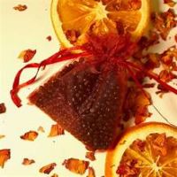 BOTANICAL PET AROMATHERAPY BAG INFUSED WITH NATURAL CATAPPA LEAF TO PROMOTE RELAXATION AND IMMUNE DEFENSE